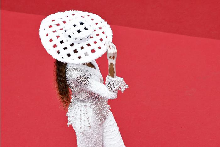 Топ-8 стильных и элегантных нарядов с красной дорожки Каннского кинофестиваля