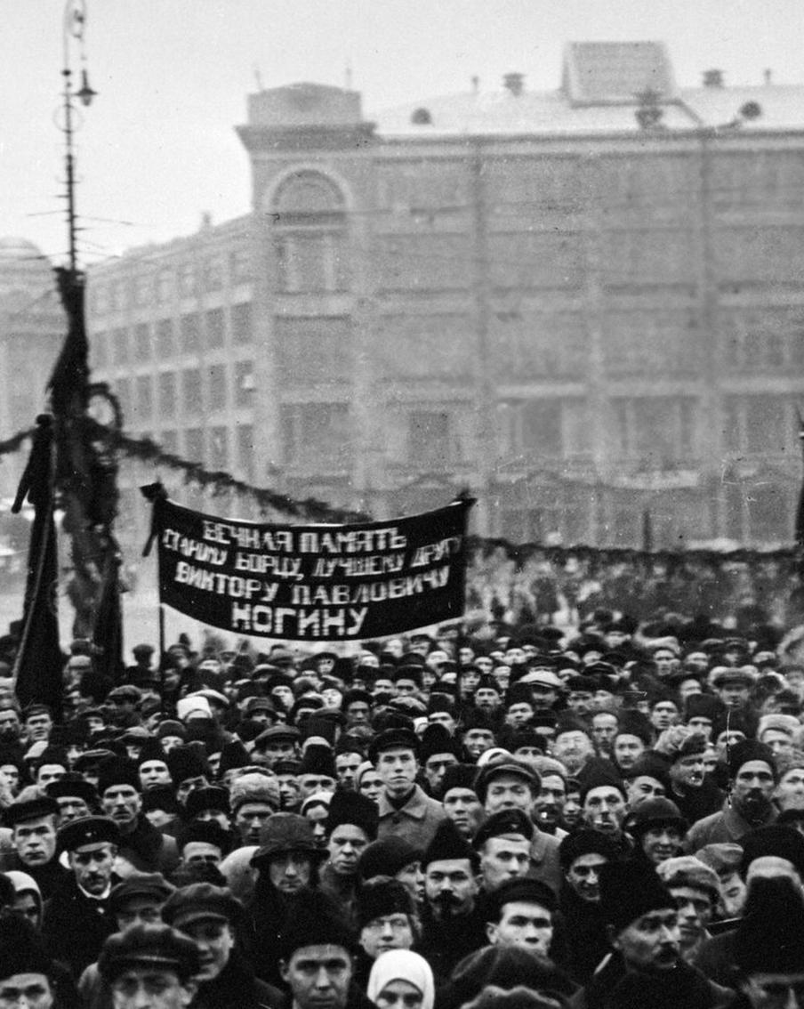 Почему партийного еретика провожала в последний путь вся Москва