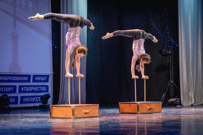 Как стать циркачом в 13 лет: о чём мечтают юные акробатки из Москвы