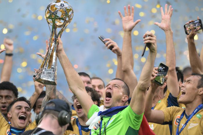 "Зенит" вновь стал чемпионом России по футболу. В этом клубу помогли ошибки соперников и удачная игра