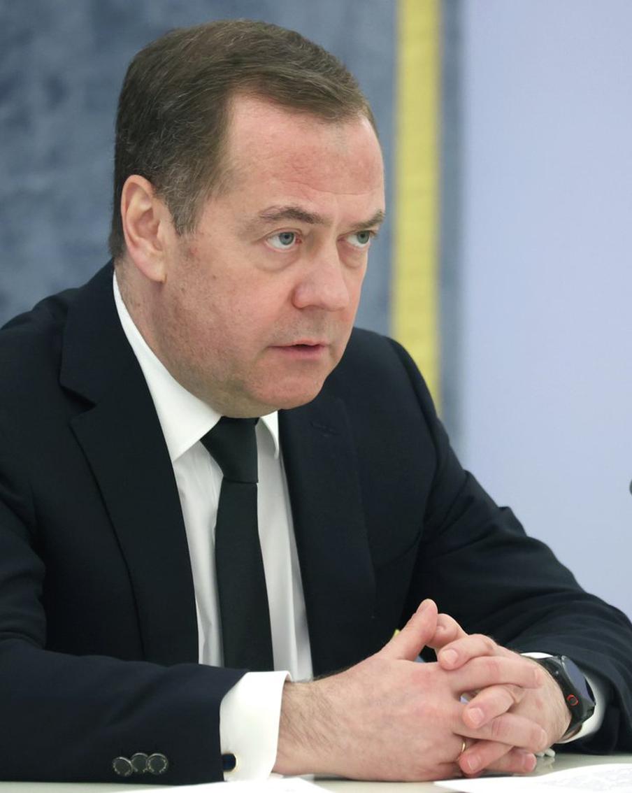 Медведев дал жёсткий ответ на слова польского министра о возможном ударе США по территории России