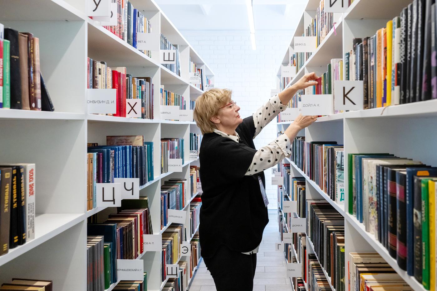 Сервис "Библиотеки Москвы" позволяет забронировать из дома любую книгу — Собянин