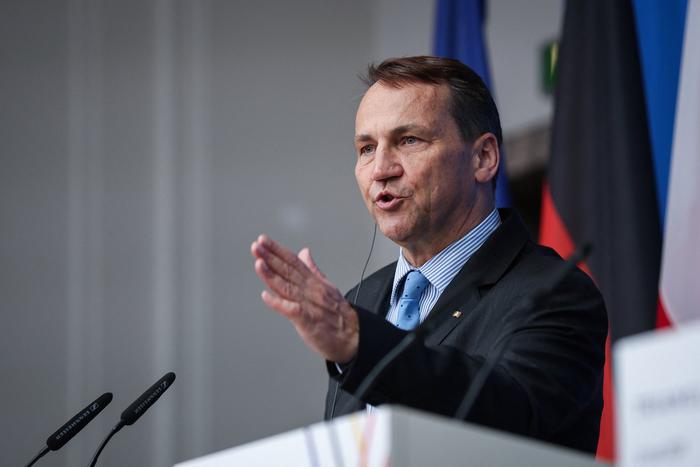 Польша не исключила отправку войск на Украину