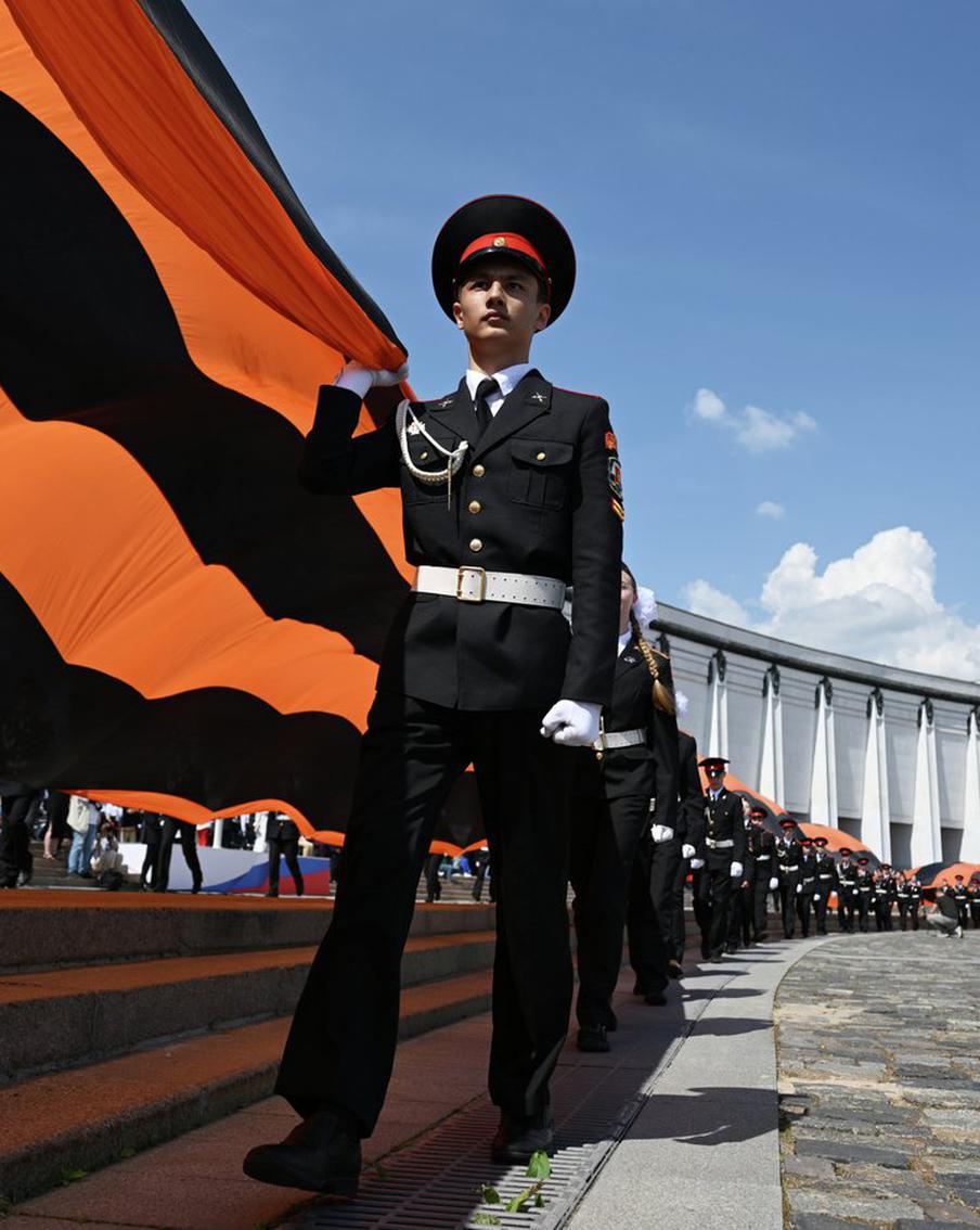 Более 2,6 тысячи кадет приняли участие в параде в Москве