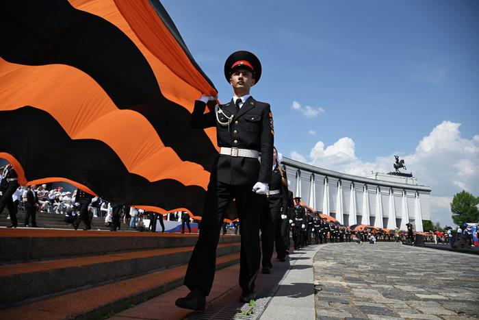 Более 2,6 тысячи кадет приняли участие в параде в Москве