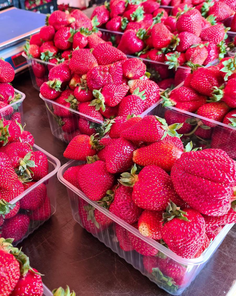 Сладкая и дорогая: как и почему выросла в цене клубника