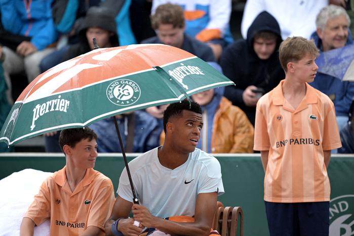 Непогода срывает турнир во Франции