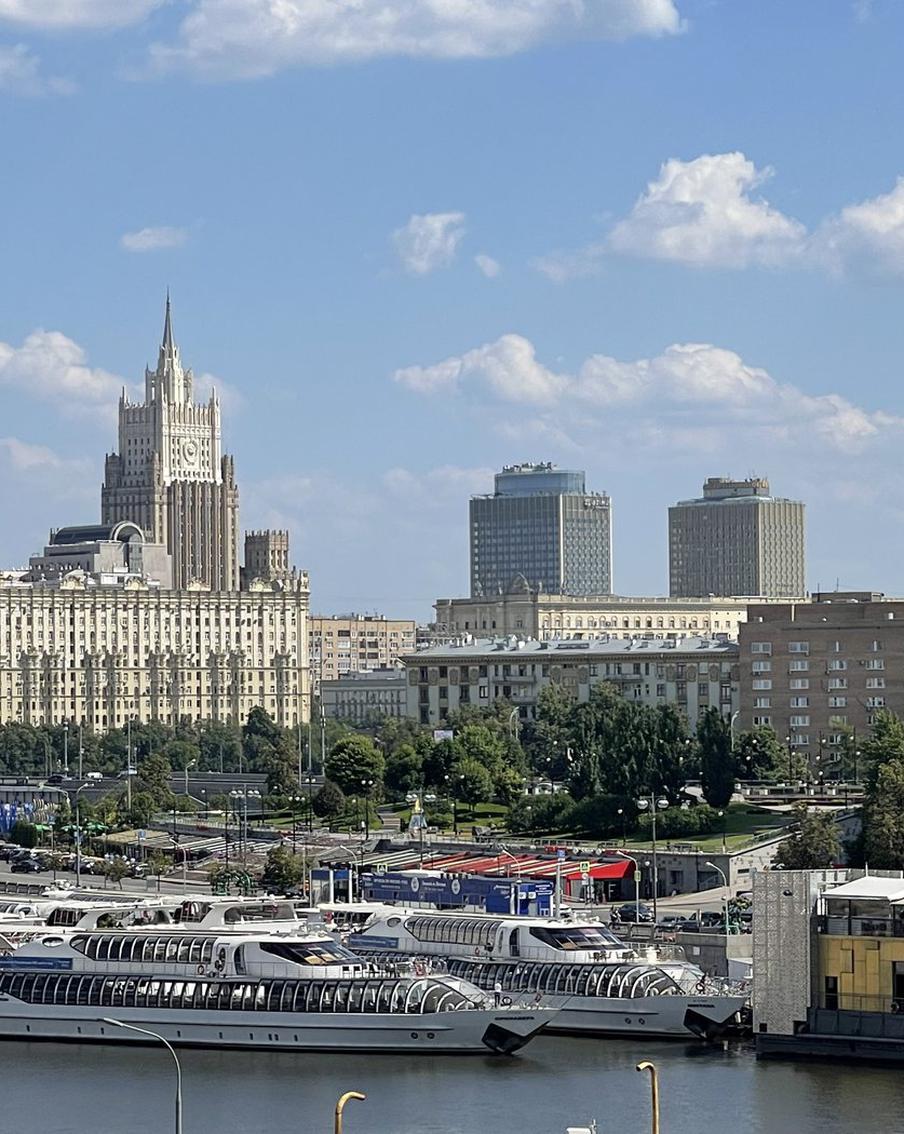 Москвичей предупредили о сильной жаре в пятницу