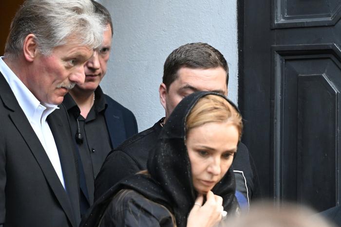 В Москве проходит церемония прощания с Анастасией Заворотнюк