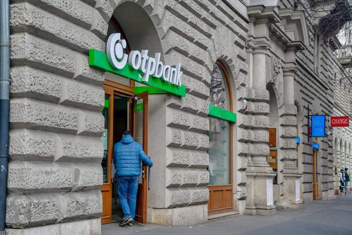 "Дочка" венгерского OTP Bank может частично свернуть свою деятельность в России из-за рекомендаций ЦБ Венгрии