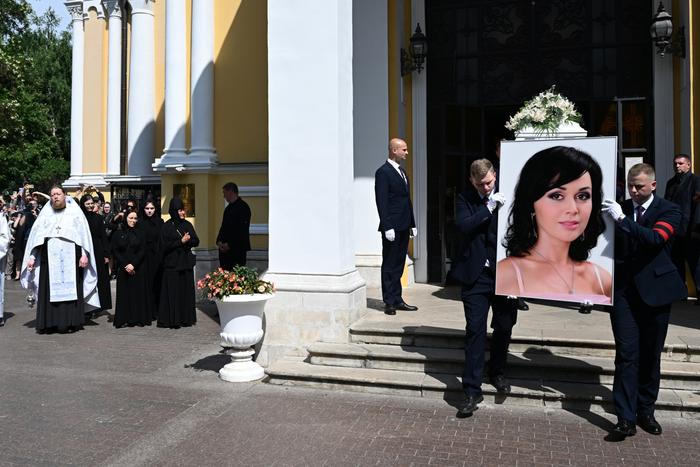 Состоялись похороны Анастасии Заворотнюк