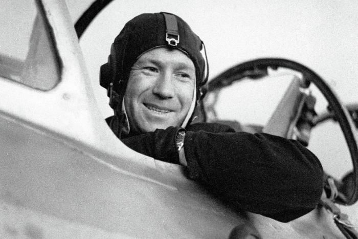 "Только бы не разбить шлем". Опубликована стенограмма доклада Алексея Леонова о выходе в космос