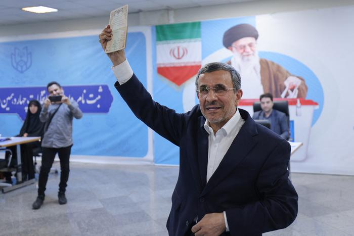 Один из бывших лидеров Ирана зарегистрировался кандидатом на внеочередных президентских выборах