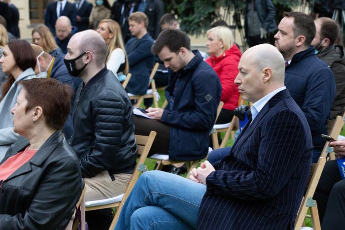 СК передал в суд дело по четырём статьям против журналиста Гордона