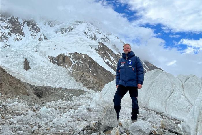 Валдис Пельш изучает ген высоты: известный телеведущий рассказал, зачем опять отправился в горы
