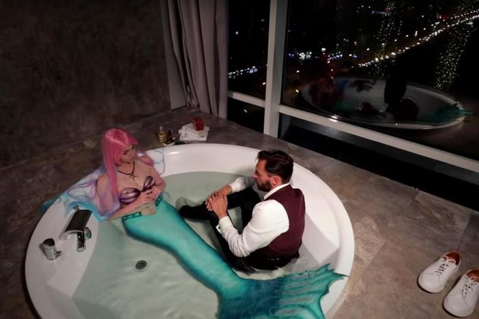 Вылечите мою странность: в новом ТВ-реалити психолог помогает русалкам и двойникам звёзд