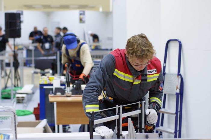 Электромонтажники в Москве выяснили, кто из них круче всех