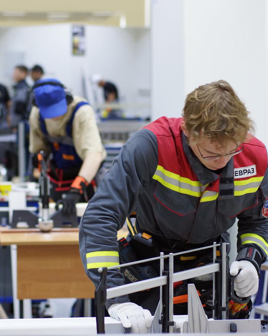 Электромонтажники в Москве выяснили, кто из них круче всех