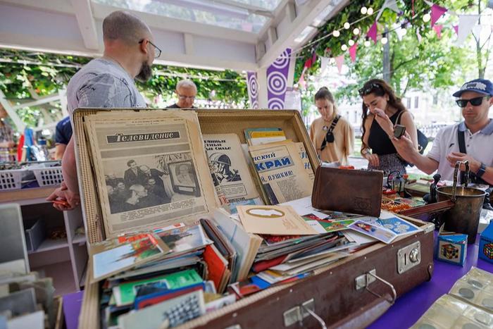 "Лето в Москве": на Чистопрудном бульваре открылся винтажный маркет