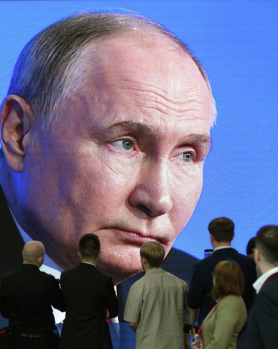 Путин на пленарной сессии ПМЭФ отметил значительную роль маркетплейсов в развитии начинающего бизнеса