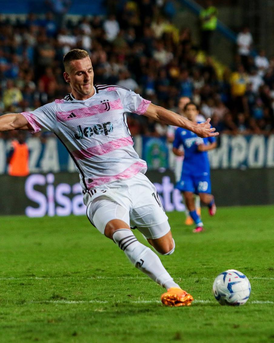 Польский футболист не сможет поучаствовать в Евро-2024 из-за полученной во время матча с Украиной серьёзной травмы