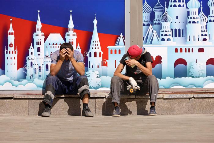Рособрнадзор проверит 13 экзаменующих мигрантов вузов