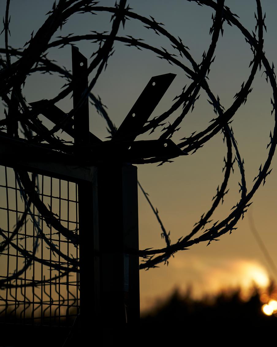 Грузовик с военными номерами прорвал украино-венгерскую границу