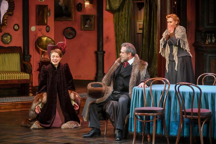 Машков представил "Наследников" в театре Олега Табакова. В основе постановки – знаменитая пьеса "Дети Ванюшина"