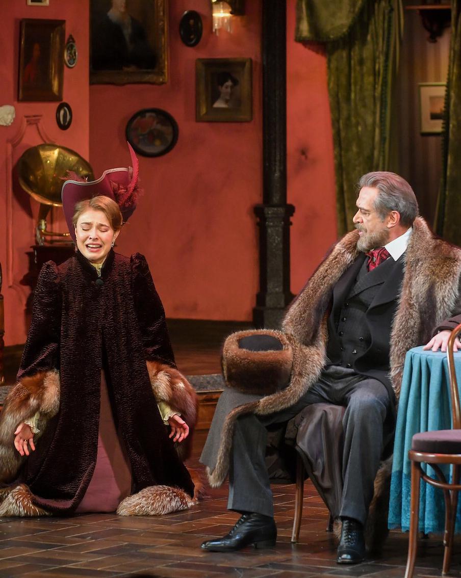 Машков представил "Наследников" в театре Олега Табакова. В основе постановки – знаменитая пьеса "Дети Ванюшина"