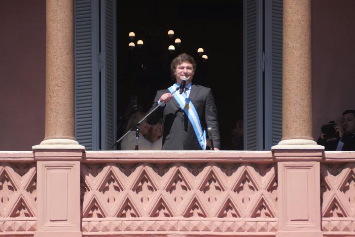 СМИ: президент Аргентины всё же решил полететь на конференцию по Украине