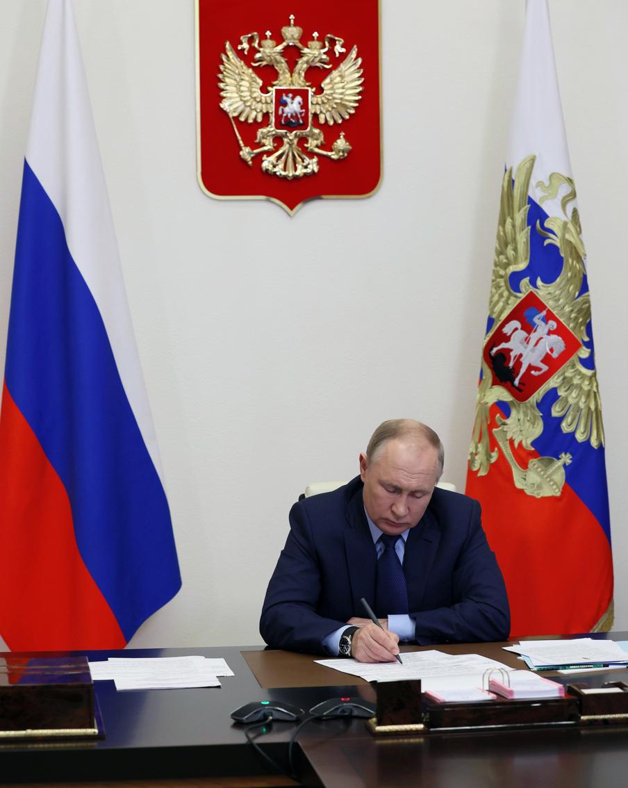 Путин продлил на семь лет выплаты многодетным семьям на погашение ипотеки