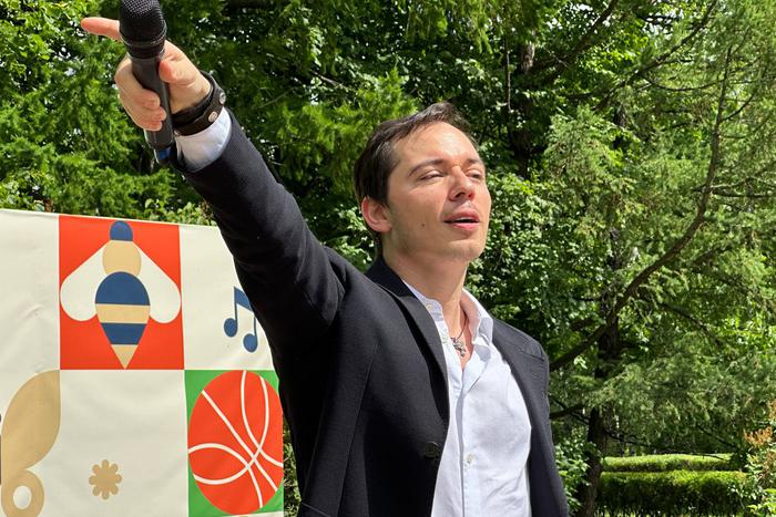 Москвичи поучаствовали в съемках клипа на песню Родиона Газманова "Россия"