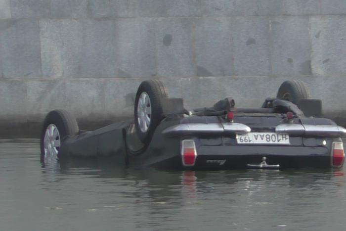 Из США в Россию чаще всего везут машины-"утопленники". Эксперты рассказали, как их распознать