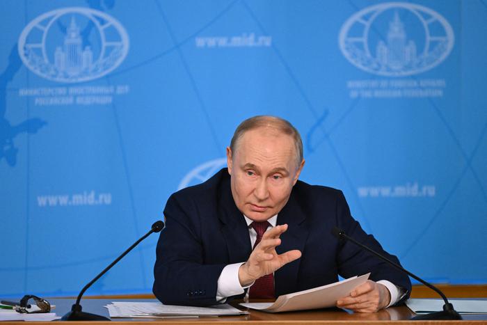 Мир на Украине, многополярность и деструктивный Запад: главное из заявлений Владимира Путина в МИД