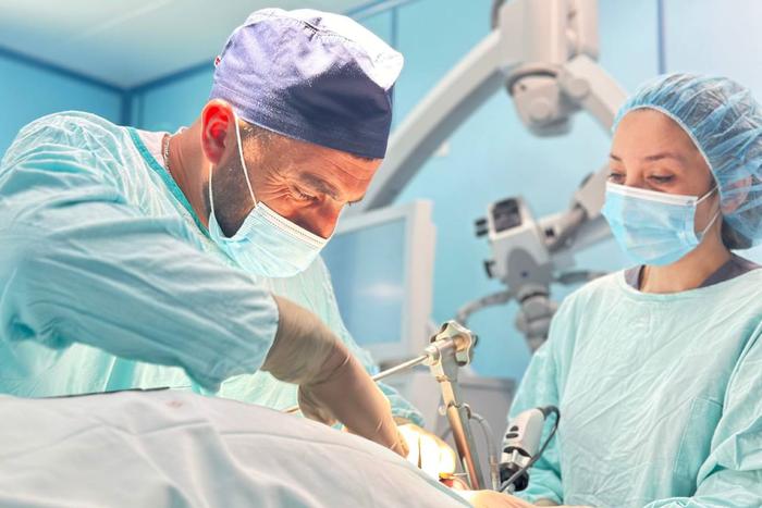 Спасти любыми способами: как московские врачи творят чудеса на работе