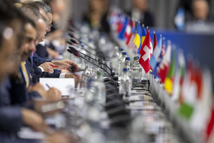 Иорданию и Ирак убрали из списка подписавших коммюнике саммита мира