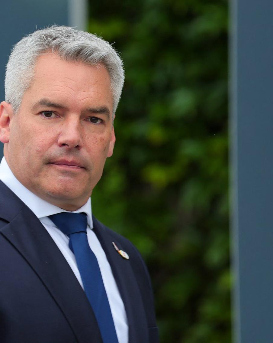 Канцлер Австрии назвал допустимыми удары Украины по России