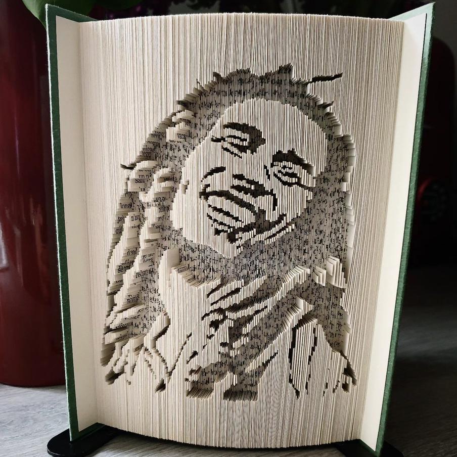 Фигурки из книг.