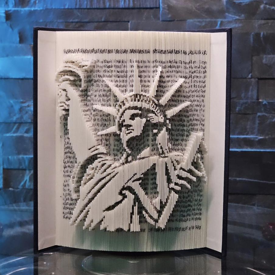 Фигурки из книг.