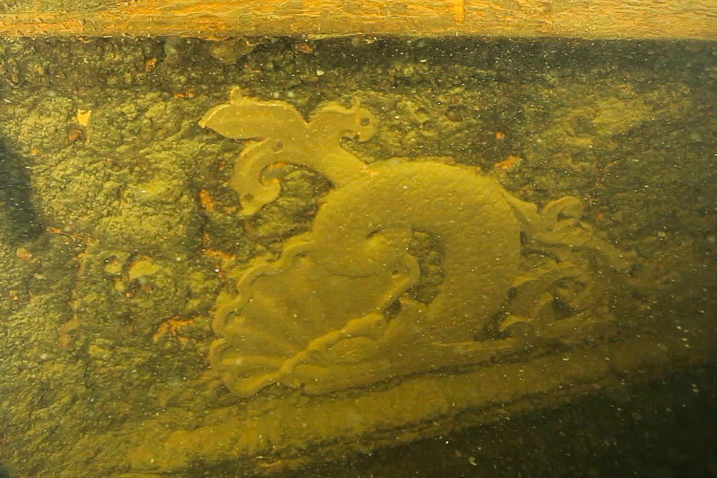 Археологические находки с утонувшей в Ладожском озере финской яхты