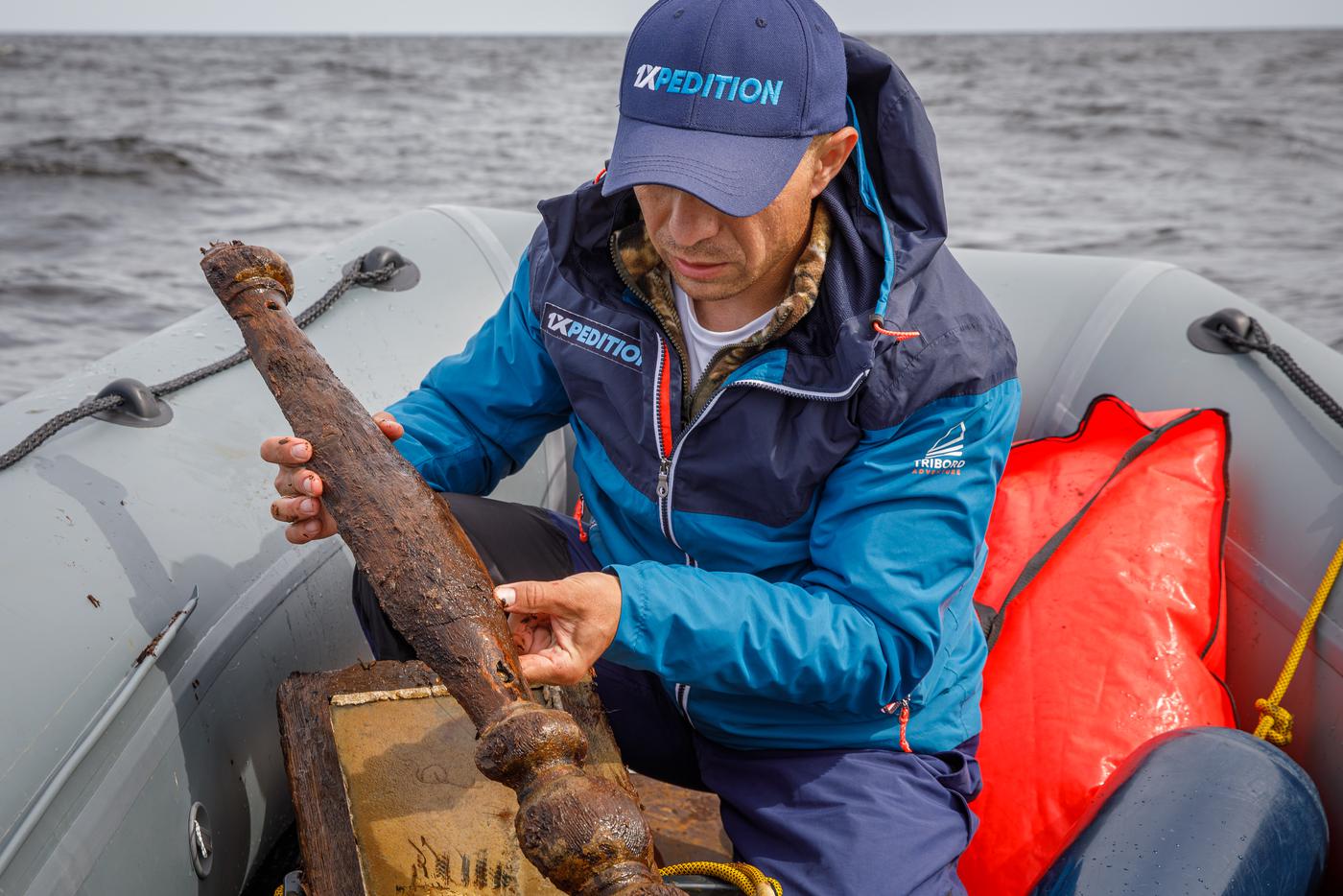 Археологические находки с утонувшей в Ладожском озере финской яхты