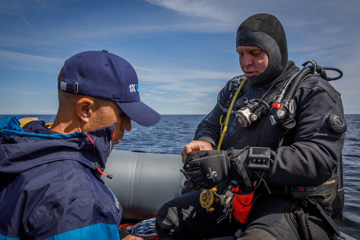 Археологические находки с утонувшей в Ладожском озере финской яхты