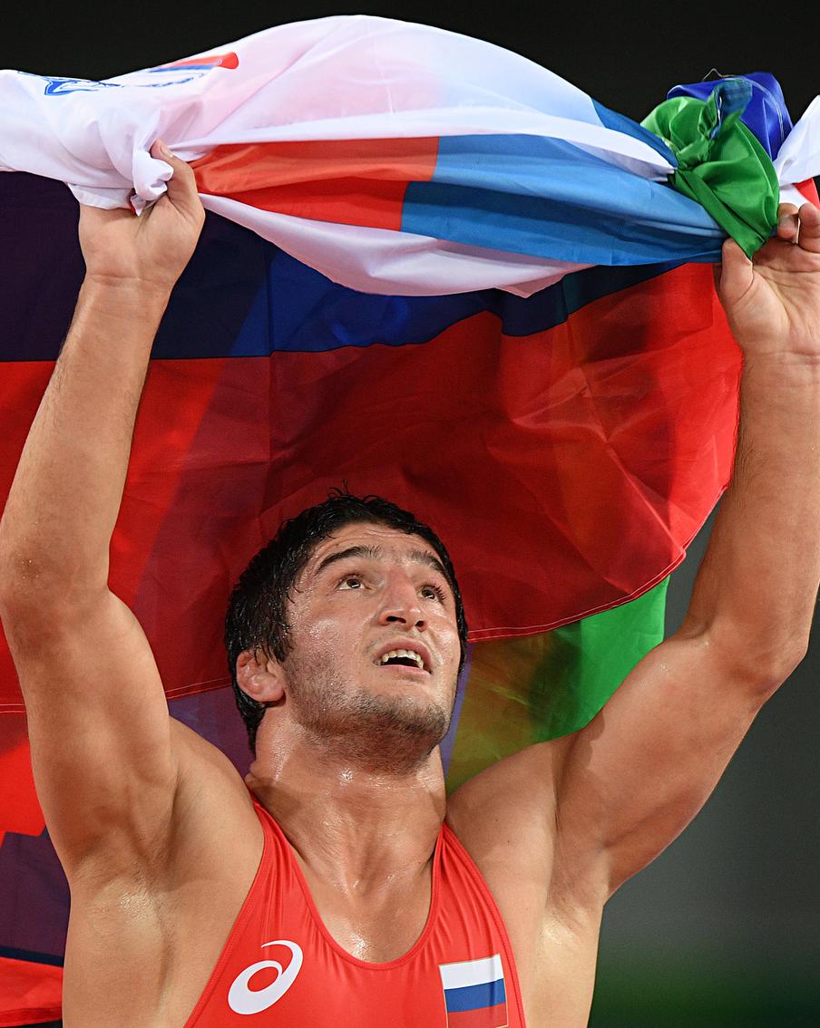 МОК рекламировал Олимпийские игры в Париже фотографией нашего борца, не допущенного к соревнованиям