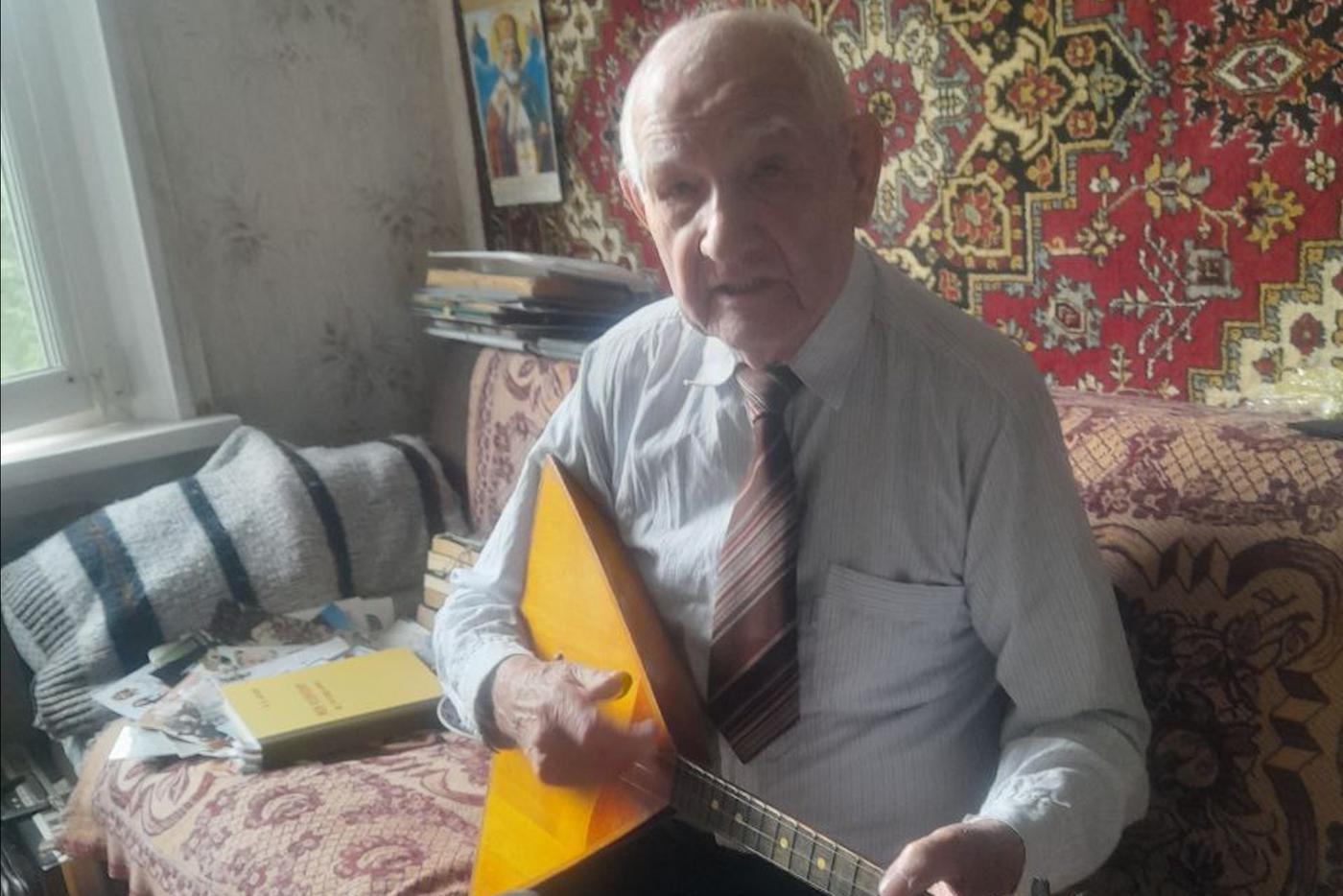 От атак на камикадзе до охоты на "алмазников": 99-летний ветеран рассказал Metro, как защищал страну