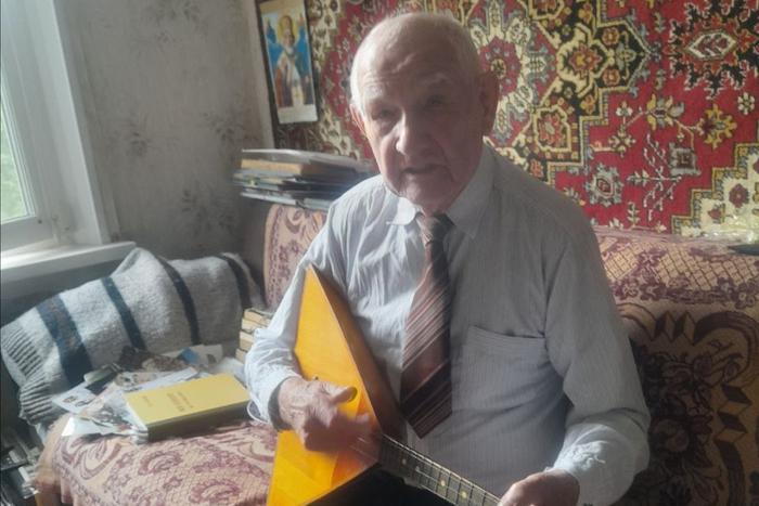 От атак на камикадзе до охоты на "алмазников": 99-летний ветеран рассказал Metro, как защищал страну