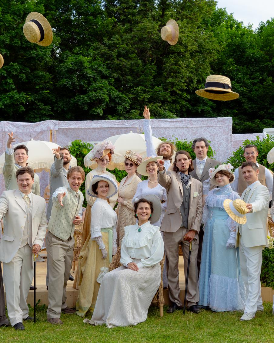 Совершить путешествие в век XIX, поиграть в городки и отведать мазюзю можно на фестивале "Усадьбы Москвы"