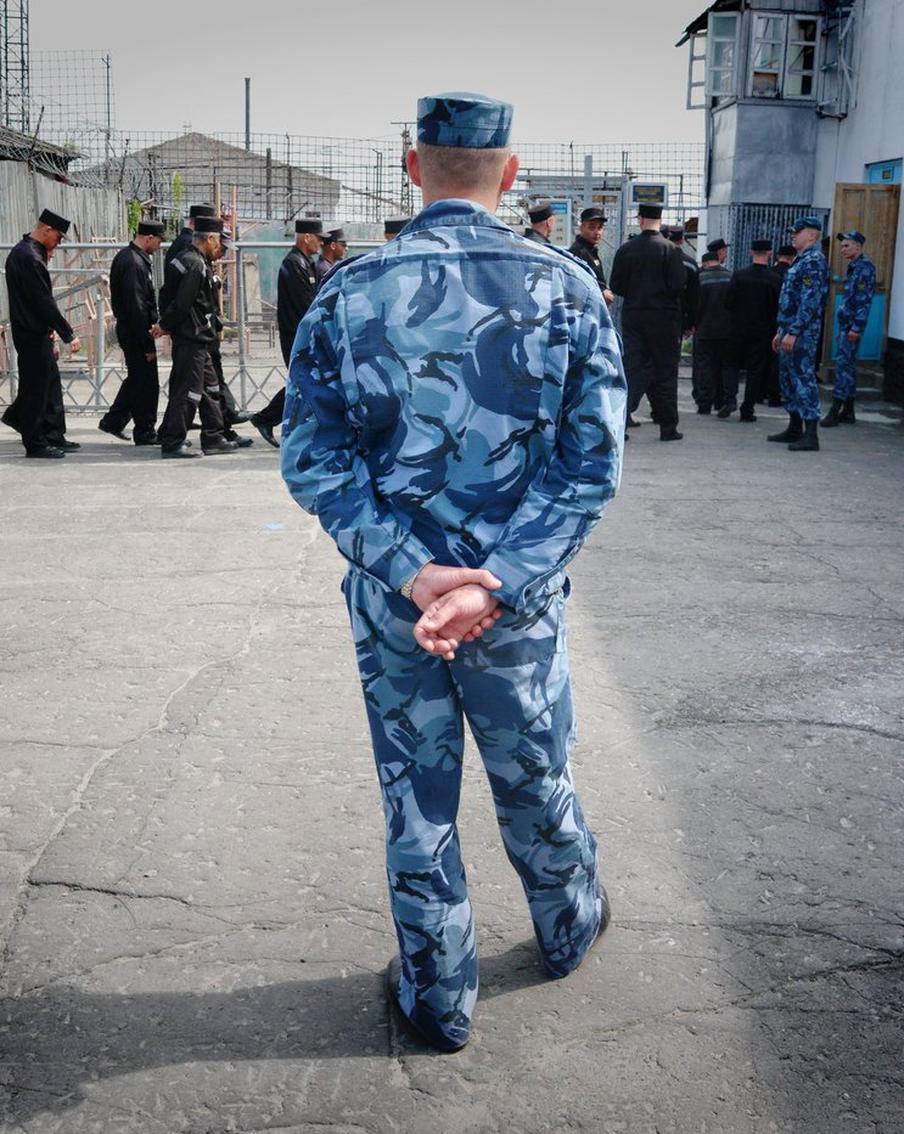 "Ъ" узнал, что вербовкой обвиняемых на спецоперацию занялись МВД и ФСБ