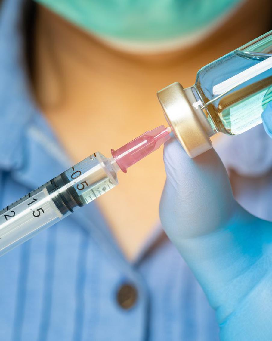 Гинцбург назвал срок начала испытаний российской вакцины от рака