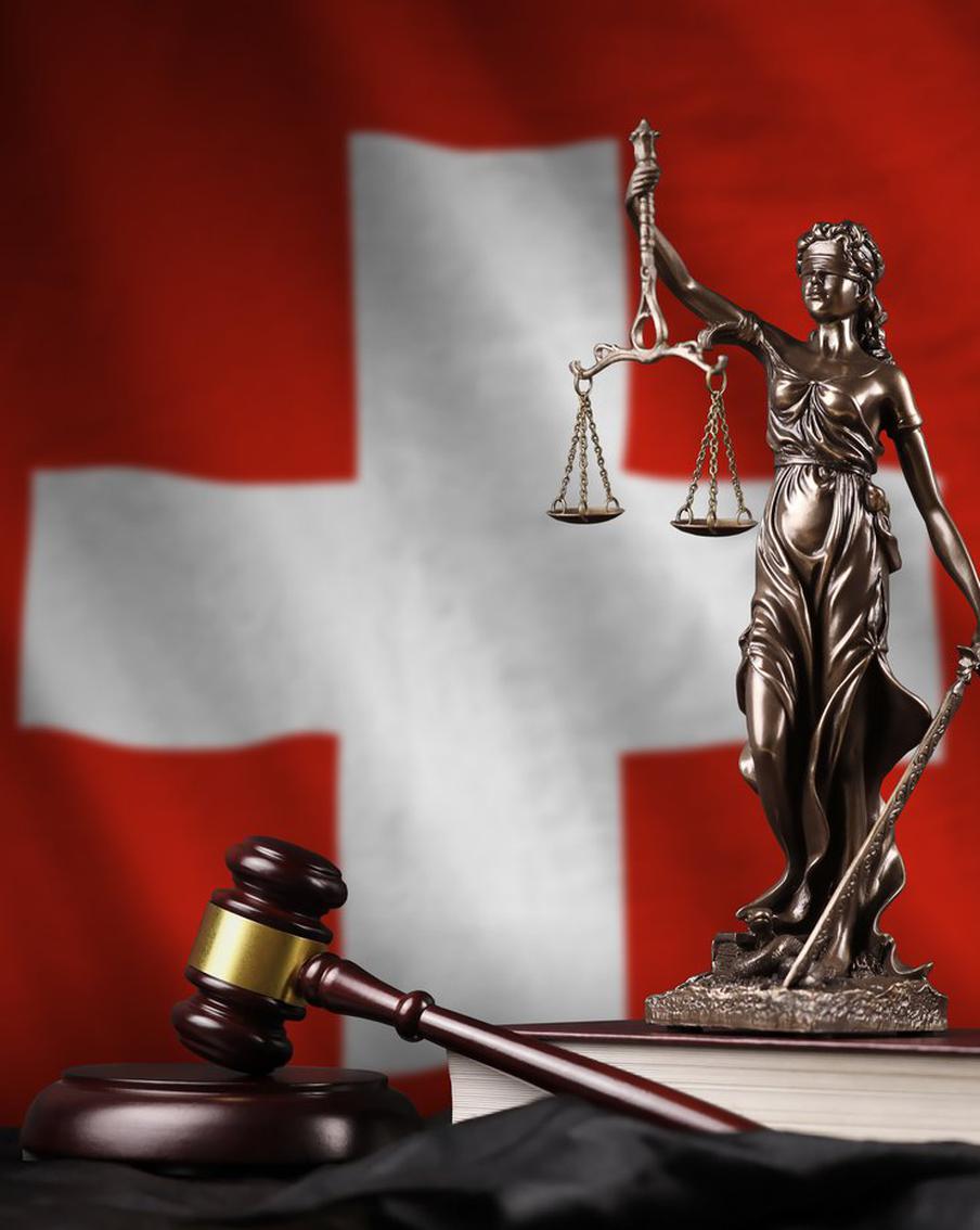 Семья мультимиллиардеров получила сроки за эксплуатацию прислуги