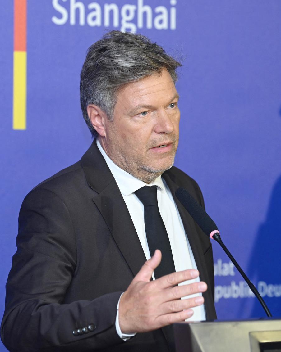 Вице-канцлер ФРГ призвал Китай уменьшить экспорт товаров двойного назначения в Россию из-за спецоперации